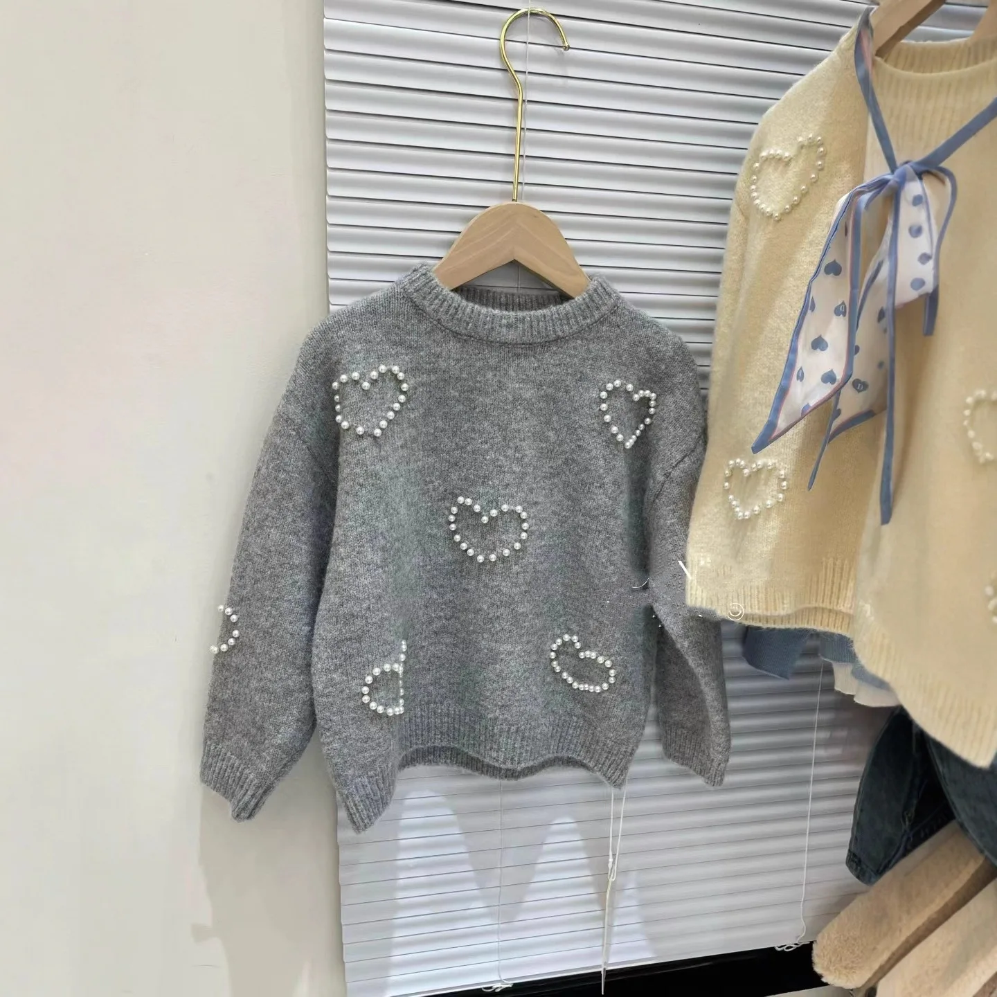 Girls' Autumn Sweater 2025 New Fashionable Girl Baby Autumn Knitted Sweater Children's Spring and Autumn Love Top
