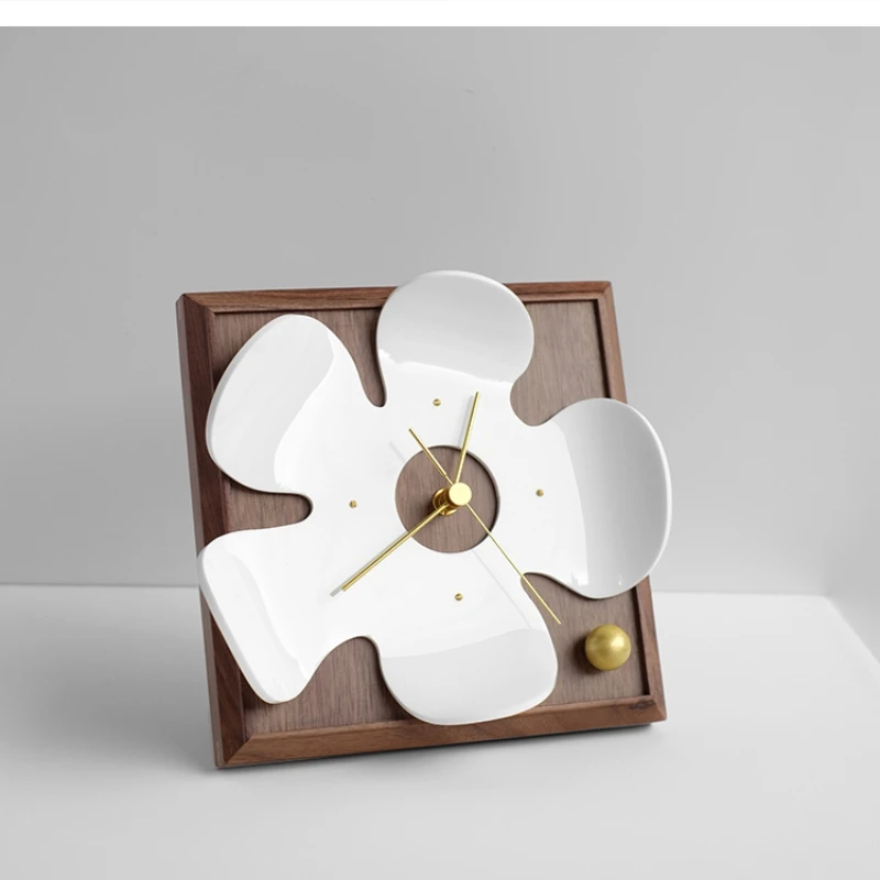 Nordic simple lovely five flowers standing desk clock living room decoration desktop solid wood quiet bedroom