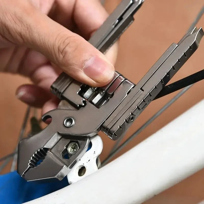 مجموعة أدوات متعددة الوظائف كماشة قابلة للطي محمولة EDC متعددة الأغراض هدية صغيرة إبداعية صغيرة سويسرية