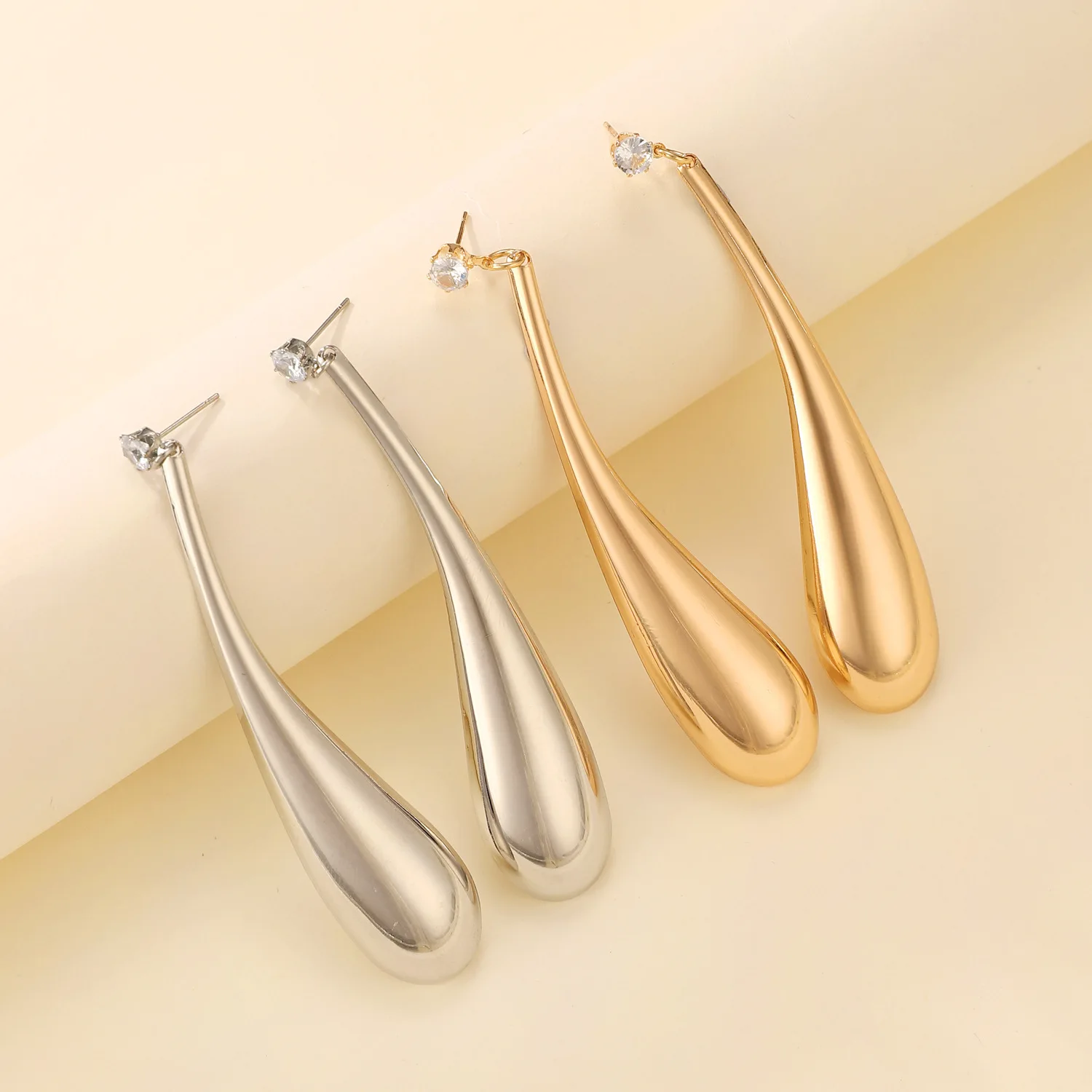 Exaggerate Teardrops Drop Earrings Metal Long Water Droplets Dangle Earrings for Women Punk Simple Statement Big Jewelry Retro