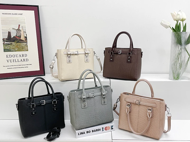 

Fashionable Women's Crossbody Bag Leather Handbag Shoulder Bag Tote Bags Luxury Brand Elegant Designer Style
