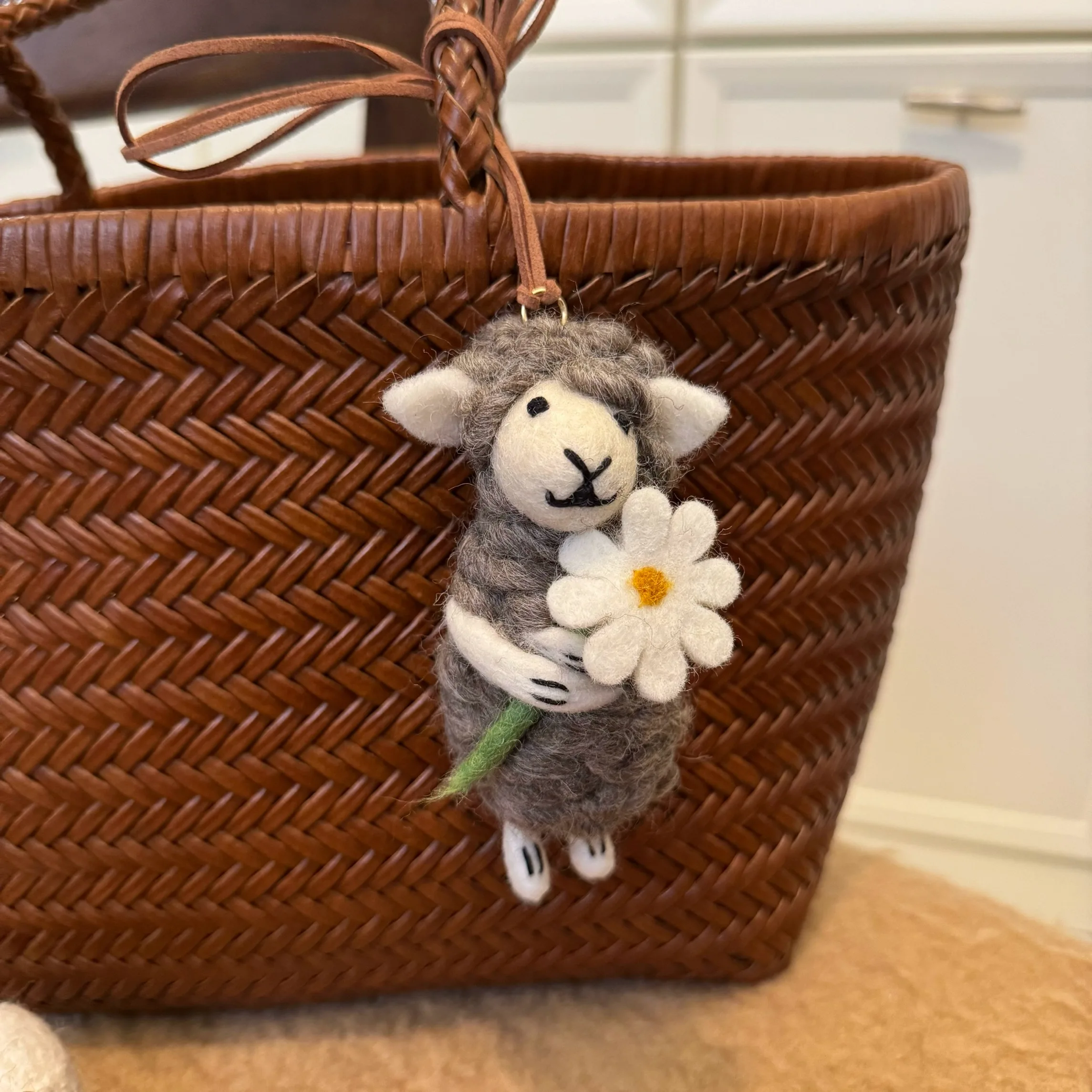 

Handmade Wool Felt Animal Keychain Cute Little Lamb Car Hanging Bag Decor Doll Toy Gift Fashionable Accessory for All Ages