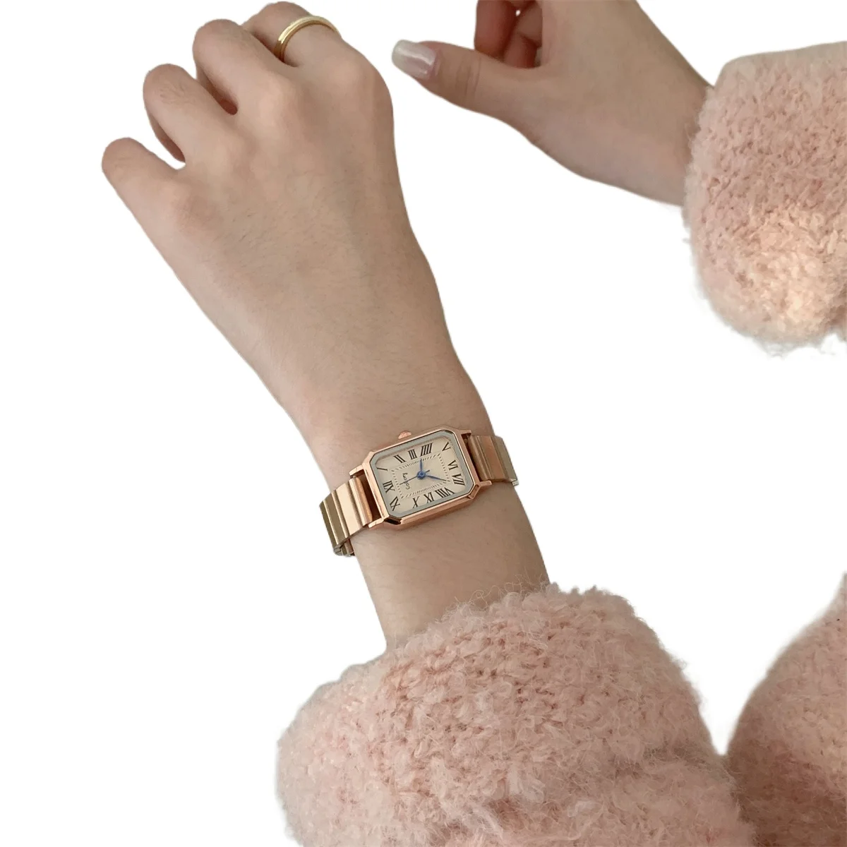 

Нишевые квадратные часы, женские ретро легкие роскошные высококачественные женские часы из бамбукового стального ремня в римском масштабе