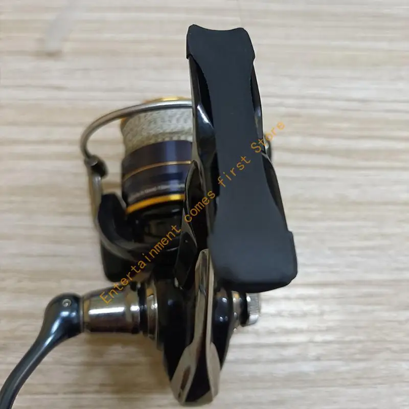 Fishing Reel Base Pad Mat Rod Wheel Protective Case Baitcasting Reel Cover 55KD