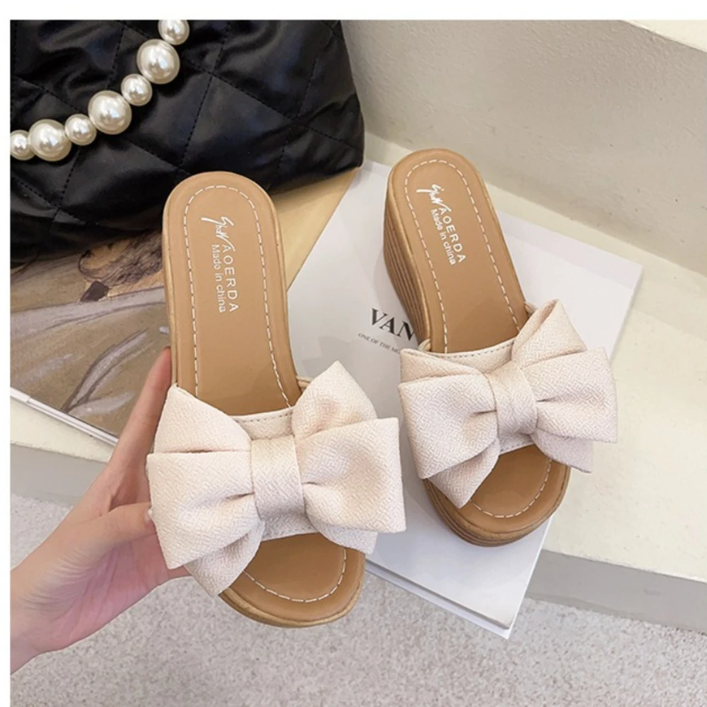 Damen Keilsandaletten 2026 – Neue Sommer Slip-on High-Heel Fashion Damenschuhe – Bequeme Blumen-Outdoor-Plateau-Sandalen