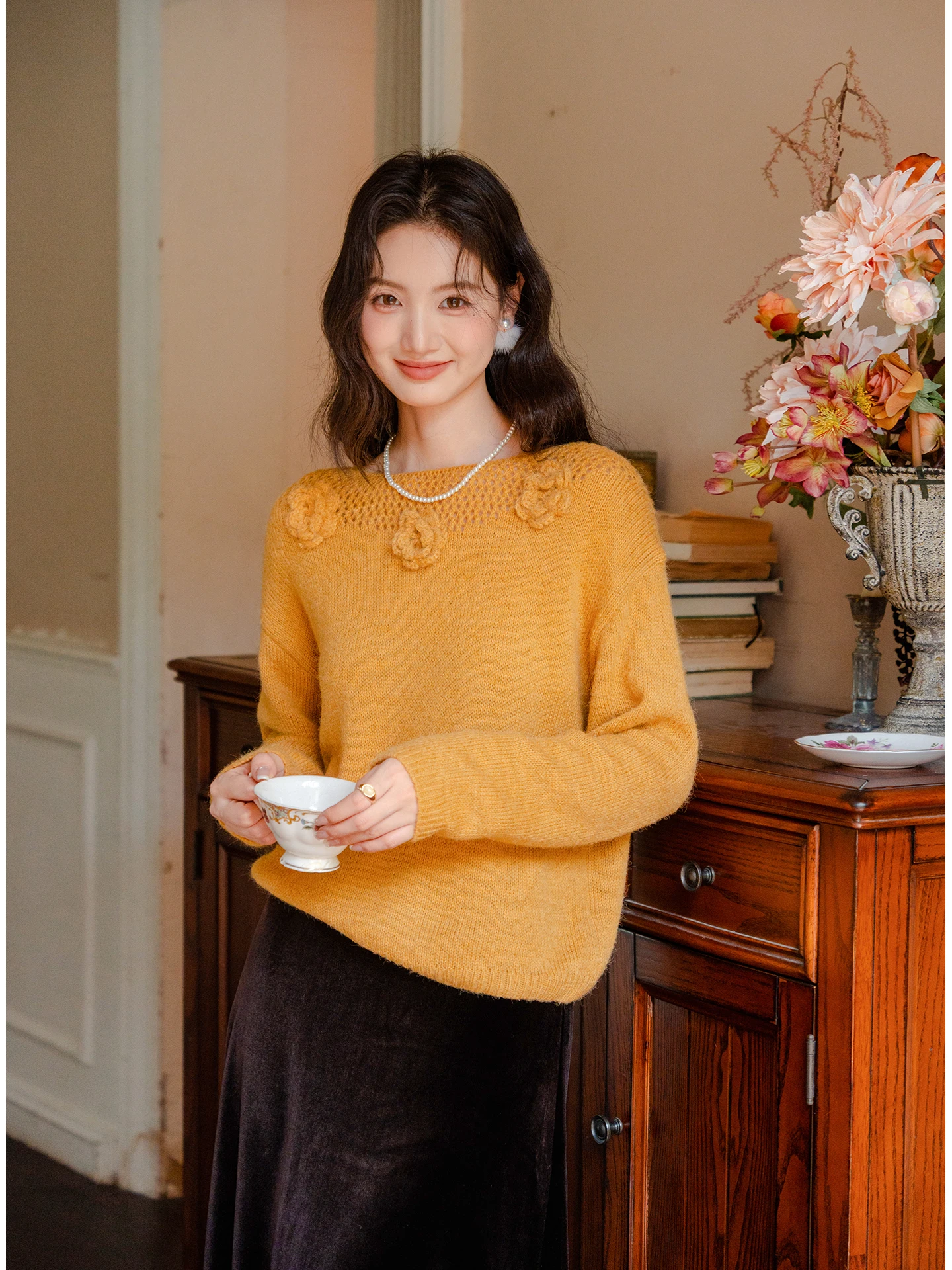 

Женский вязаный свитер с длинными рукавами и ажурным узором, украшенный желтыми цветами, в корейском стиле, повседневный трикотаж для ранней осени