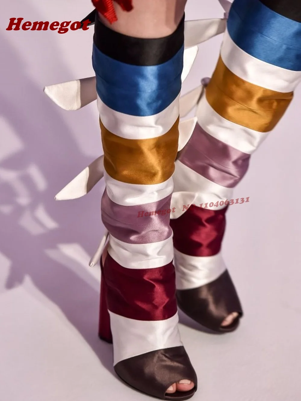 

Красочные сандалии с открытой пяткой, женские сандалии-гладиаторы на массивном каблуке с открытым носком, новинка 2025, роскошная атласная обувь