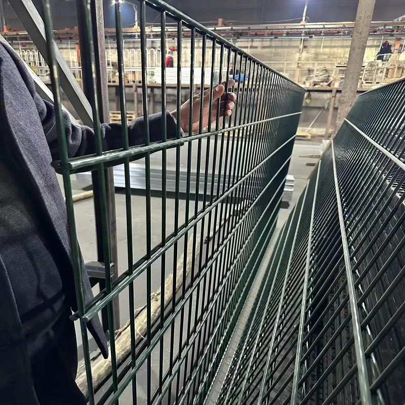 Custom. قوي جميل ملعب الميدان شبكة سلكية المبارزة الحديثة الحديد البلاستيك سلسلة ربط السياج رخيصة سياج لوحات المنزل لنا