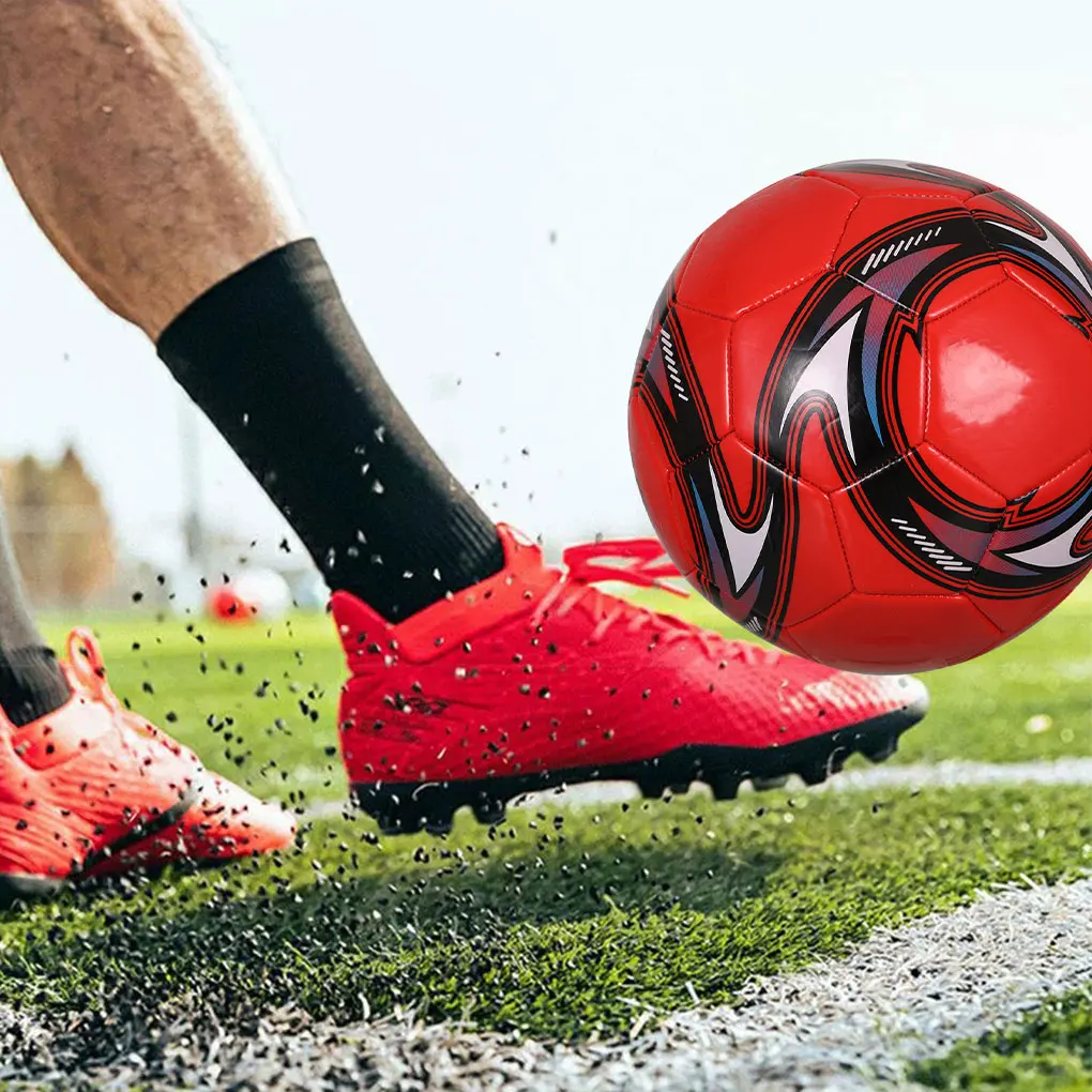 كرة قدم مقاس 4 سميكة مقاومة للماء من البولي يوريثان مقاومة للاهتراء للتدريب في الهواء الطلق، كرة قدم مخيطة للطلاب، مباريات التدريب