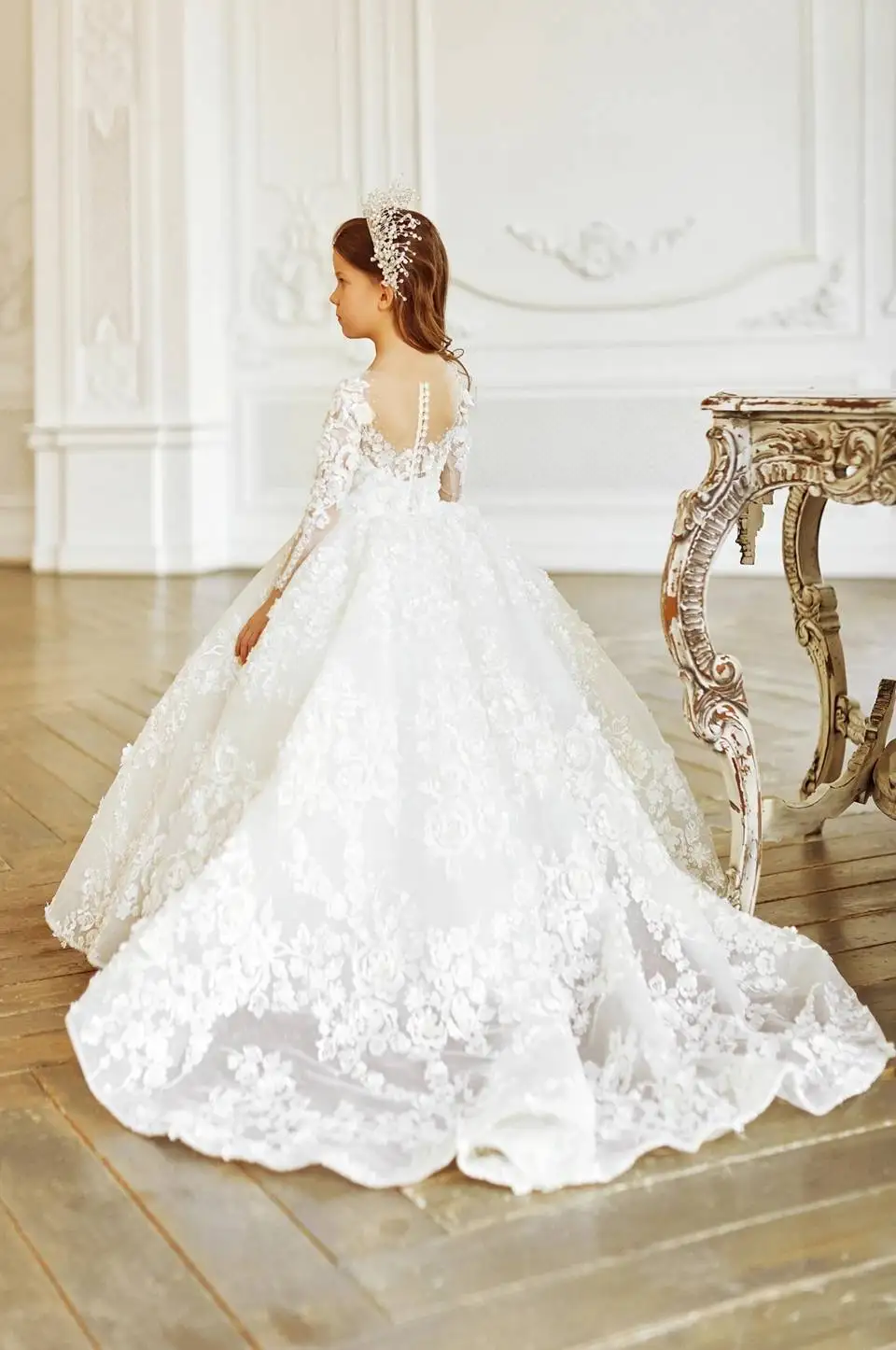 Maßgeschneiderte 2026 Baby-Mädchen Geburtstagskleider V-Ausschnitt Blumenmädchen Festkleid Langarm Applikationen Erstkommunion-Kleid – Detail 4