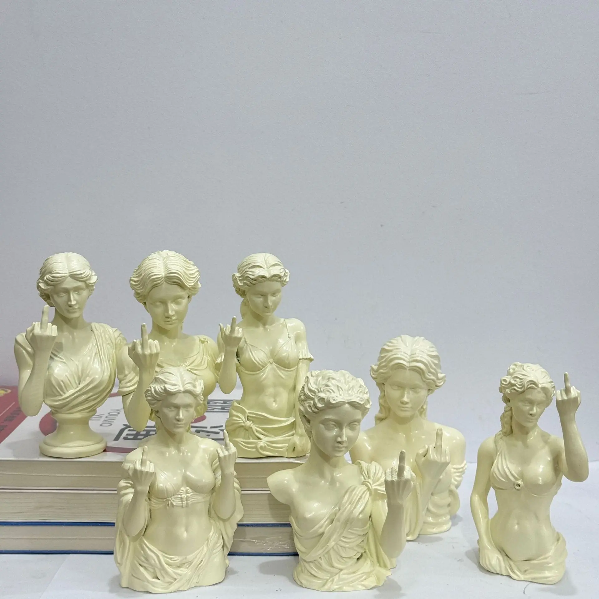 

Attitude Oriented Goddess Statue, Resin Crafts Small Ornaments, Interesting Home Decor,Holiday Gifts Room Decoration Accessories