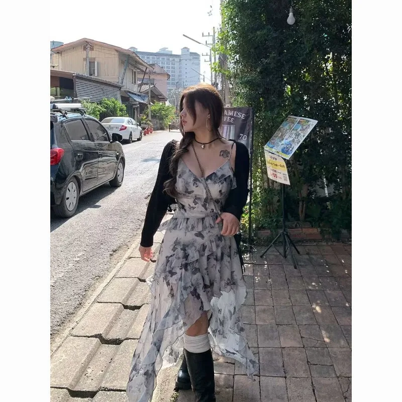 

Корейская мода платье на бретельках с бабочкой Женская коллекция талии 2024 Ранняя весна новый образ стройнящее платье Открытый комплект из двух предметов