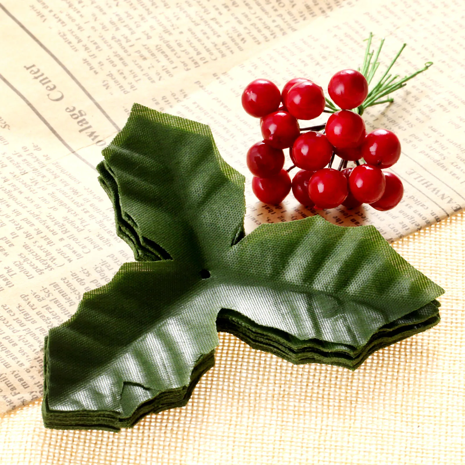 100pcs/set Artificial Holly Berries with Artifical Leaves DIY Christmas Bouquets Home Wedding Party Craft Art Home Decoration