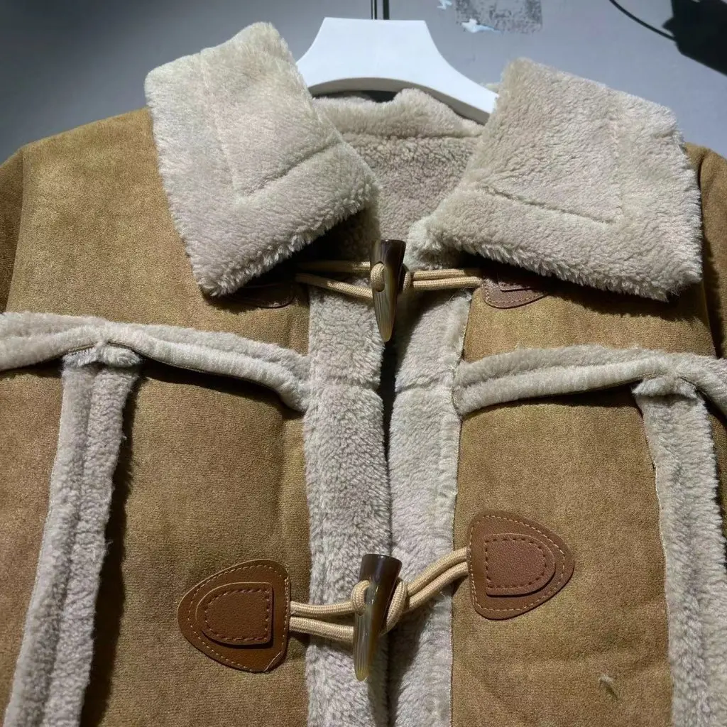 

Women's Lamb Fur Jacket Autumn Winter Thickened Cotton-Padded Coat Horn Buckle Integrated Design Fashionable Outerwear