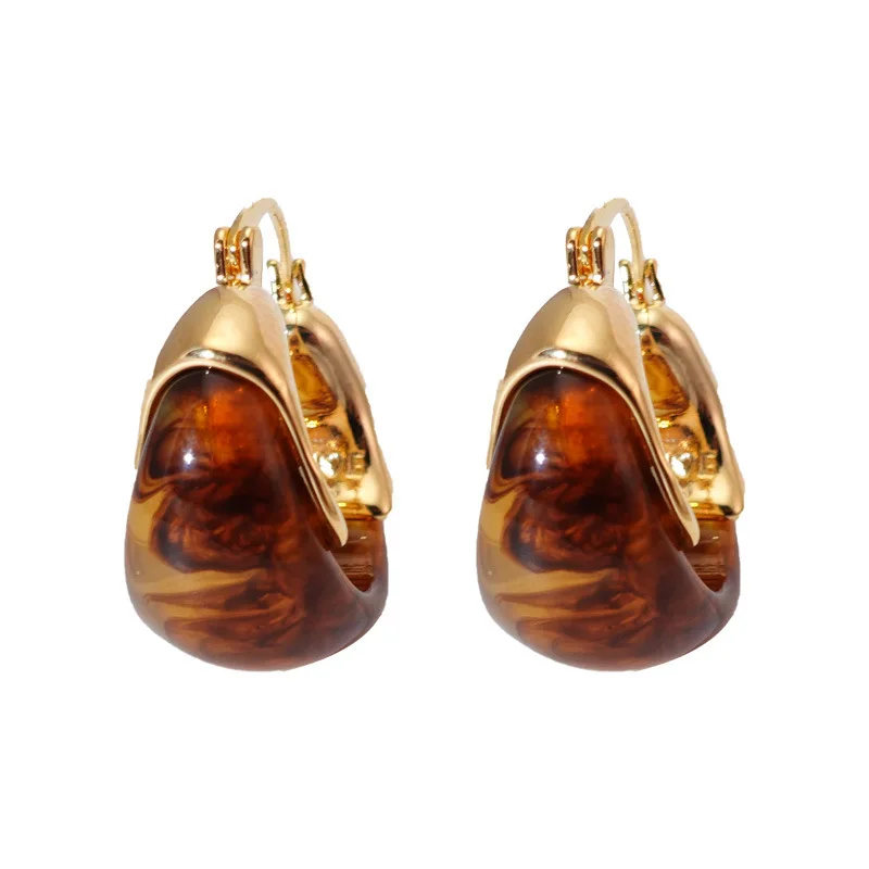 

Fashionable temperament French amber earrings with a light luxury and high-end feel, retro coffee colored ear buckles