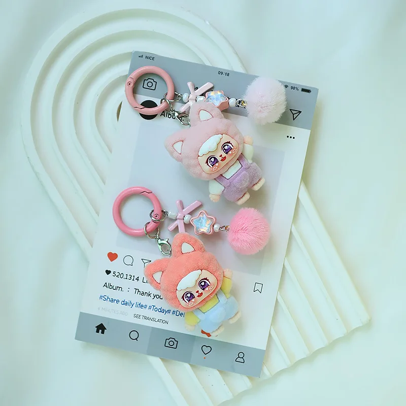 

1PCSWaving cat pear pear doll key chain