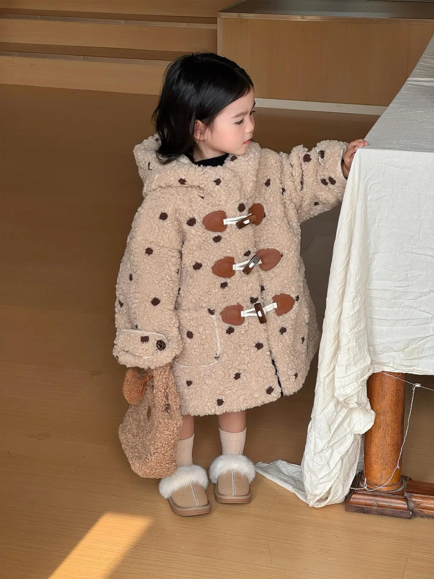 

Girls Winter Coat Cute Polka Dots Horn Buttons Lambswool Coats Hooded Long Warm Jackets Outerwear