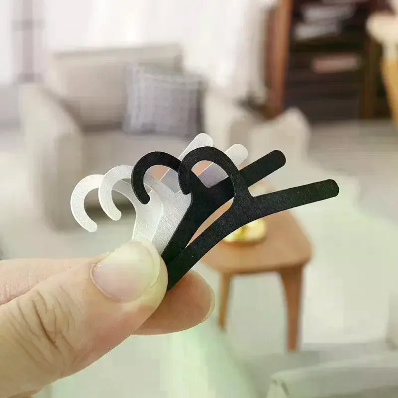 

10 шт. кукольный домик 1/12 мебель игрушка деревянная белая/черная кукла вешалка для одежды косплей мини тканевый органайзер подарок миниатюрная модель