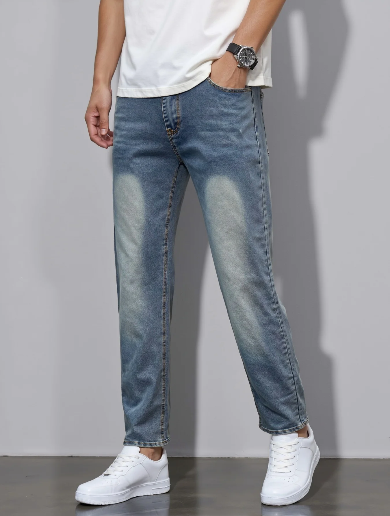 

Модные эластичные джинсовые брюки, универсальные и удобные, с переворачивающимся процессом.