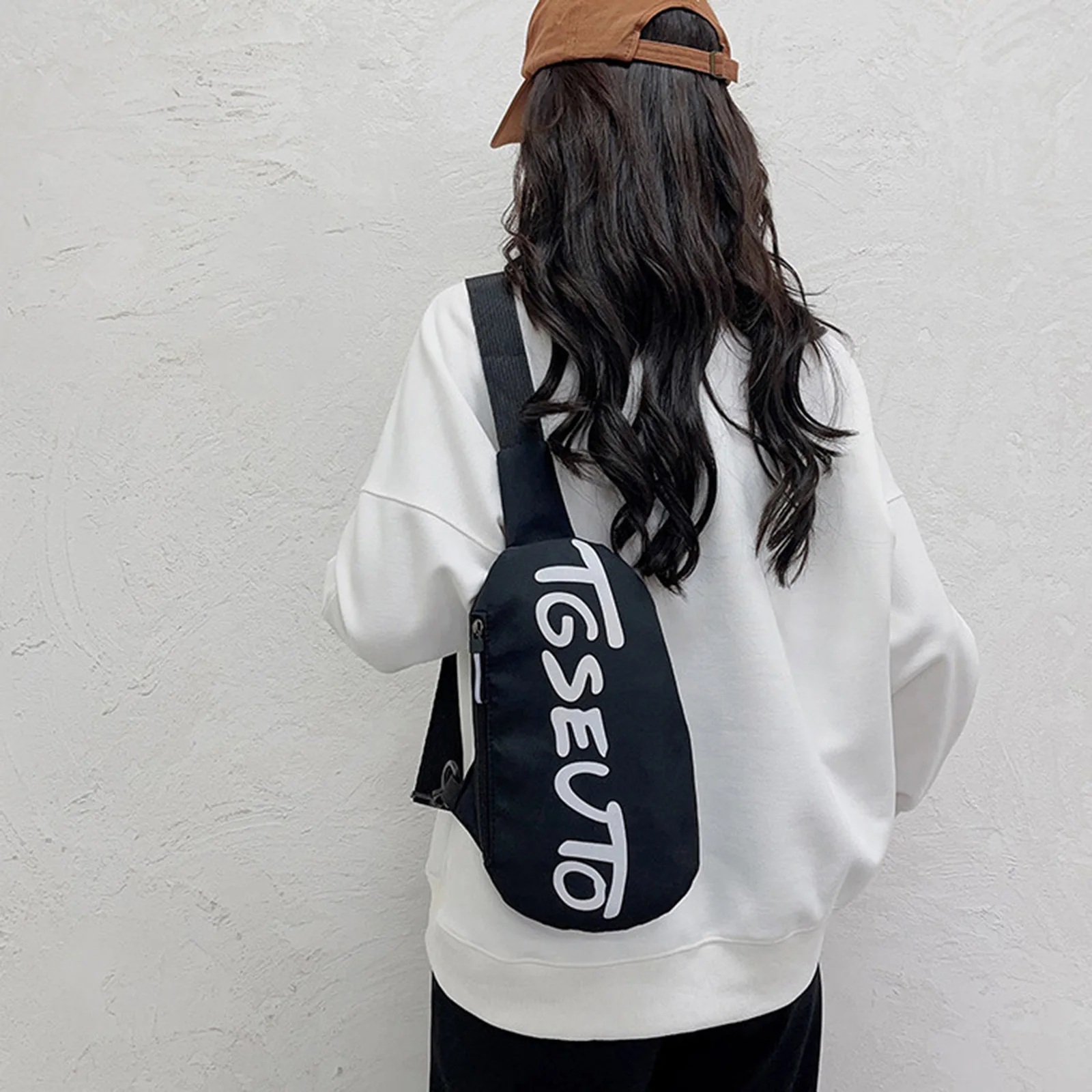 

Minimalist Letter Crossbody Bag Lightweight Water Resistant Adjustable Strap for Travel Outdoor Daily Use