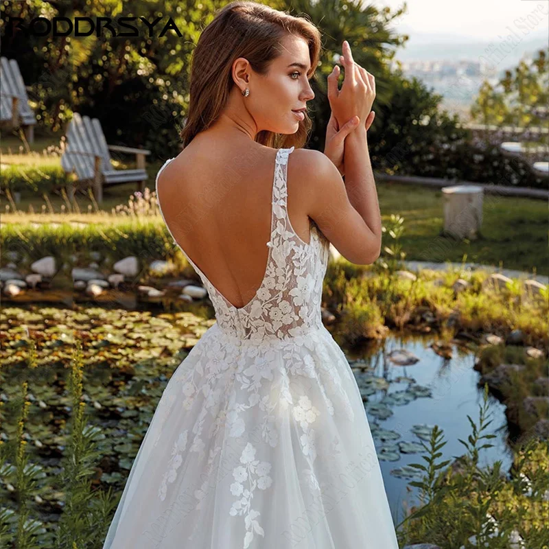 Roddrsya Beach Trouwjurken Applicaties Bandjes V-hals Bridal Partij Jassen Ruglooze Sweep Trein Robe De Mariee Fluide Custom Made Strand Bruidsjurken Appliques Straps V-hals Bruids Party Jurken Backless Sweep Train bad