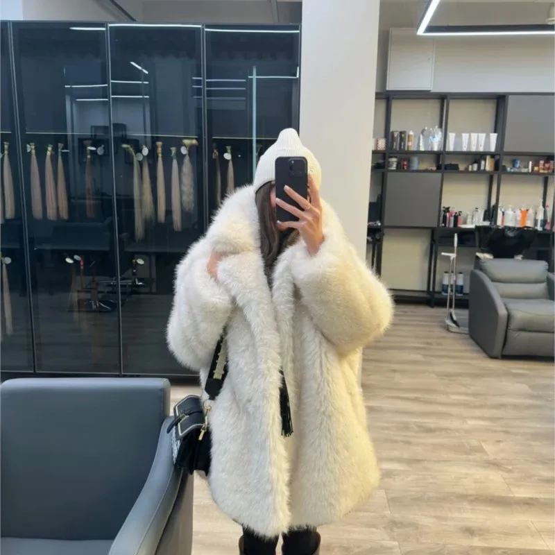 معطف شتوي فاخر عالي الجودة لعام 2025 معطف نسائي سميك ودافئ ملابس خارجية سترة طويلة من فراء الثعلب للسيدات
