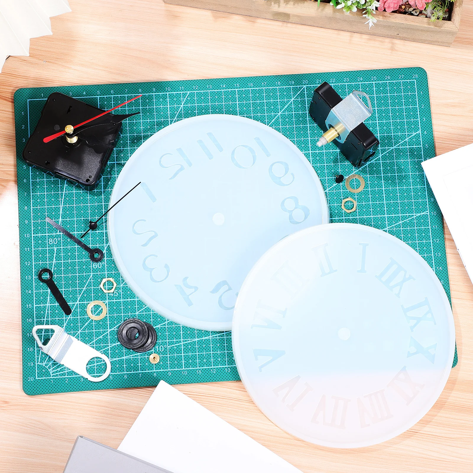 

2Sets Clock Silicone Resin Mould DIY Kit Wall Clock Replacement Mechanism Motor Kit for Personalized Decoration