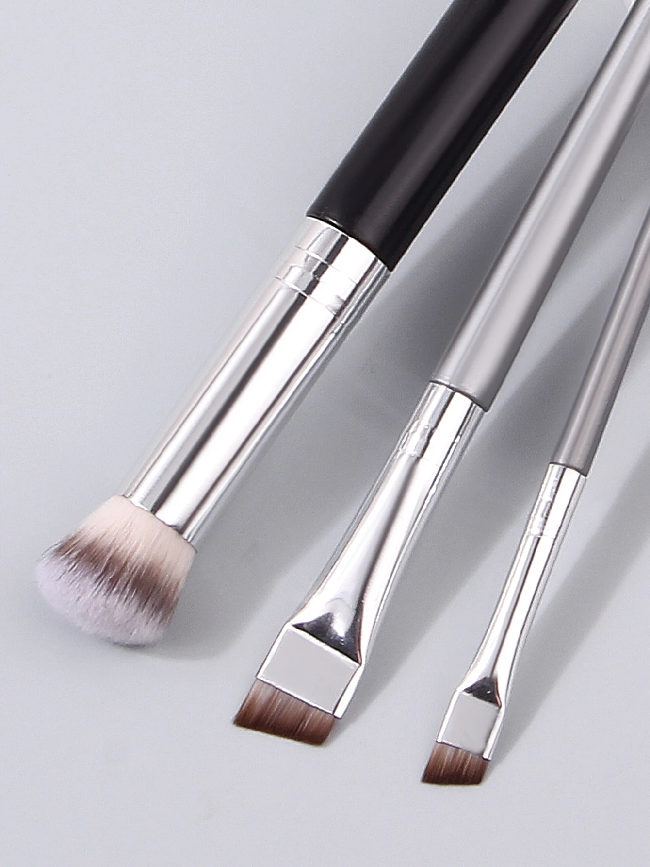 Set di pennelli per trucco di alta qualità da 3 pezzi: pennello per correttore a testa tonda + pennello per sopracciglia + pennello per eyeliner, setole ultra morbide portatili