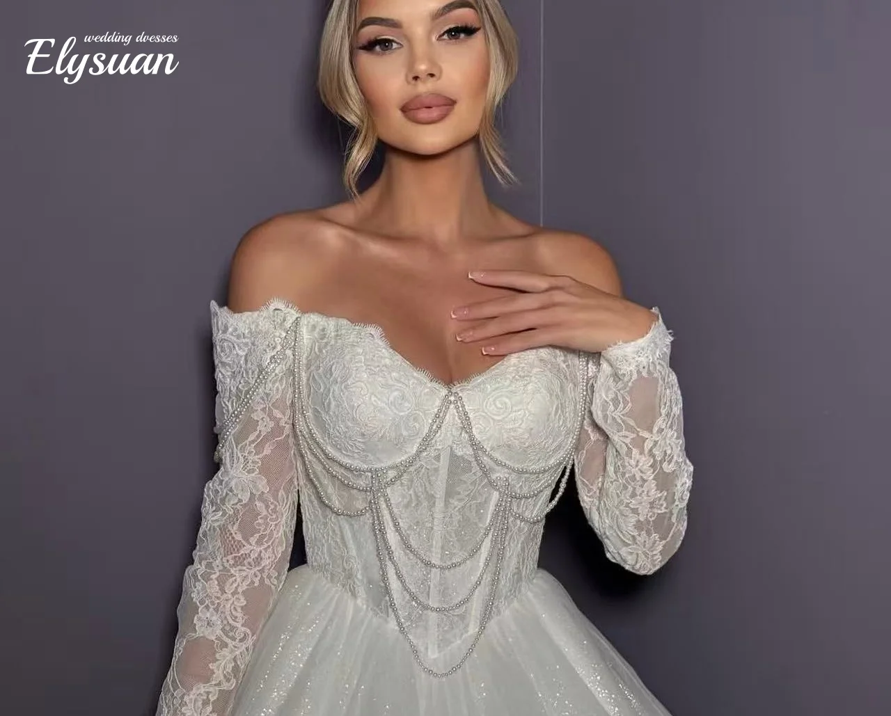 Customized Satin Strapless Light Luxury Sleeveless Wedding Dress Noble And Elegant Lace