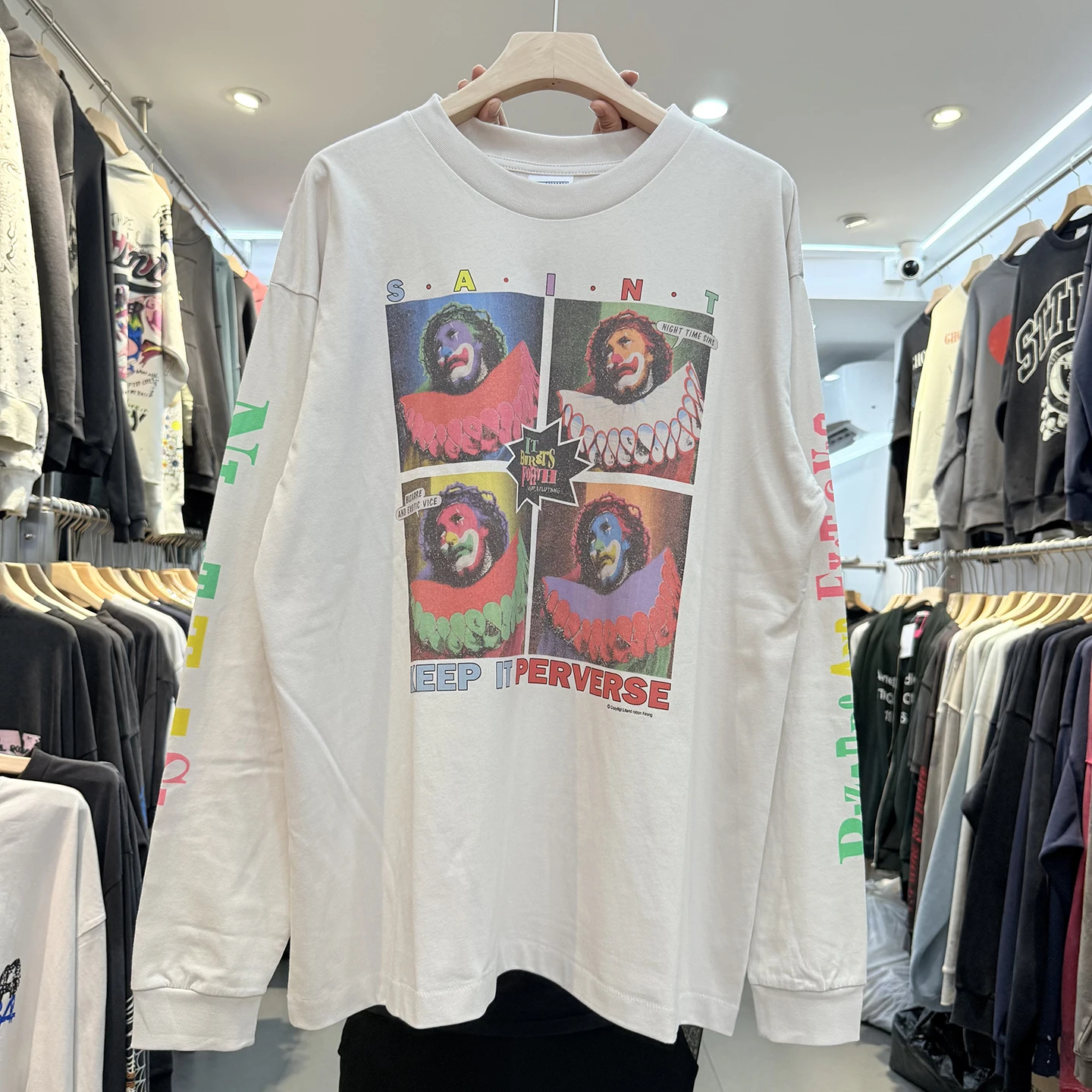 

Retro Four id fiti Clown Letter Print Hip Hop Loose Overhead Long Sve T irt Trendy ex round Ne Casual Top