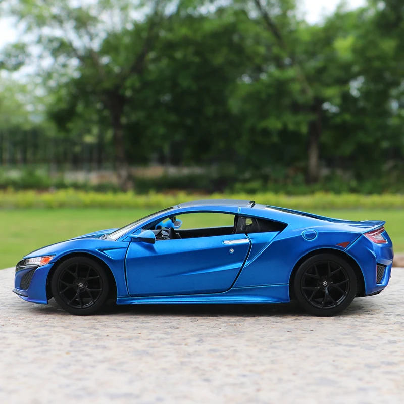 Maisto 1:24 2018 Acura NSX Sports Car High Simulation Diecast Car Metal Alloy Model Car Children\'s toys collection gifts B128