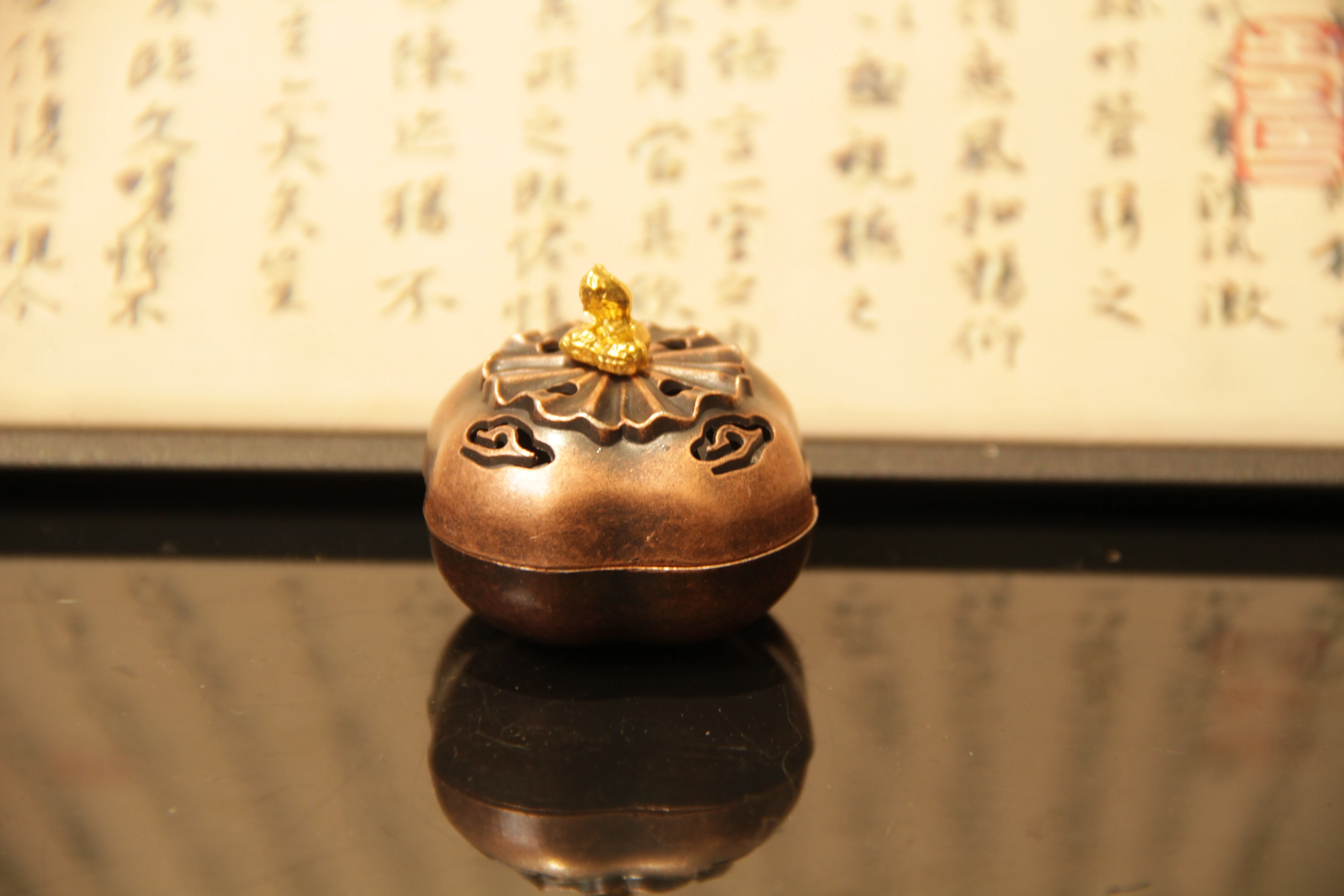 Antique Copper Mabkhara Bakhoor Incense Burner Guanyin Top Hollow Cloud Carved Aroma Holder Tabletop Zen Home Decor Gift