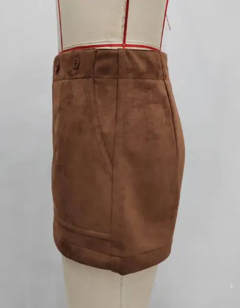 Pantaloncini in pelle scamosciata a tubo dritto con decorazione a bottoni in tinta unita a vita alta autunnale per pantaloncini stile casual britannico da donna