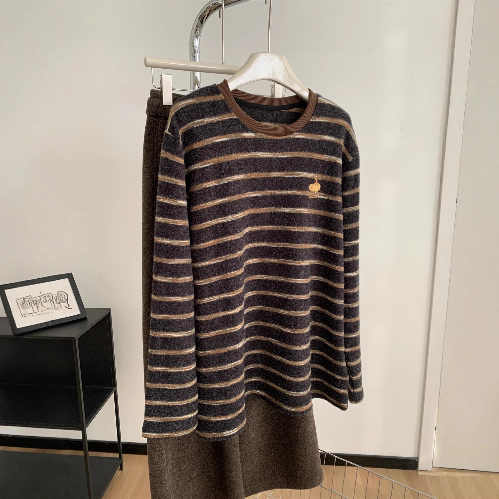 

Oversized Faux Rabbit Fur Pumpkin Embroidery Striped T-Shirt For Women, Draped Thickened Warm 25 Autumn Winter Brushed Base