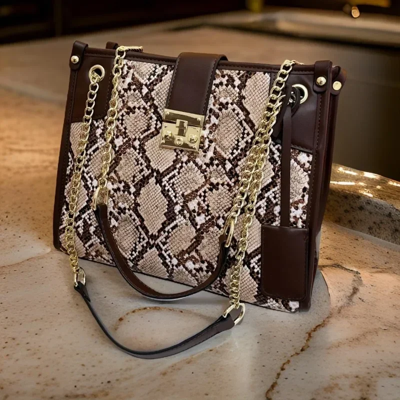 

Минималистичный кошелек премиум-класса — роскошная пригородная сумка с просторной вместительностью и вневременной винтажной вибрацией