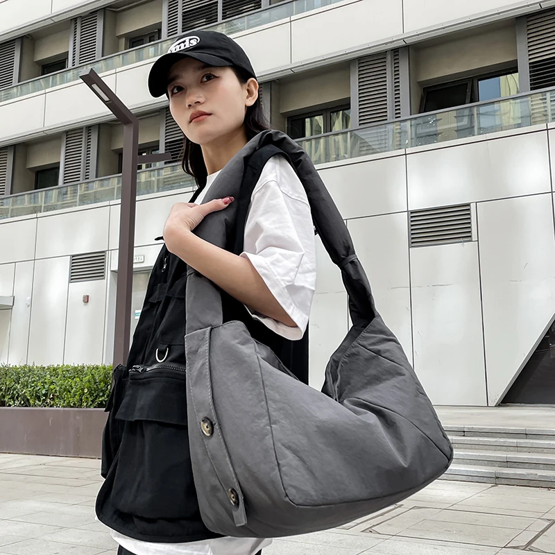 

Korea Large Capacity Shoulder Bags Fashion Waterproof Nylon Packages 2024 New Solid Fluffy Casual Totes Unisex Young Men's Hobos