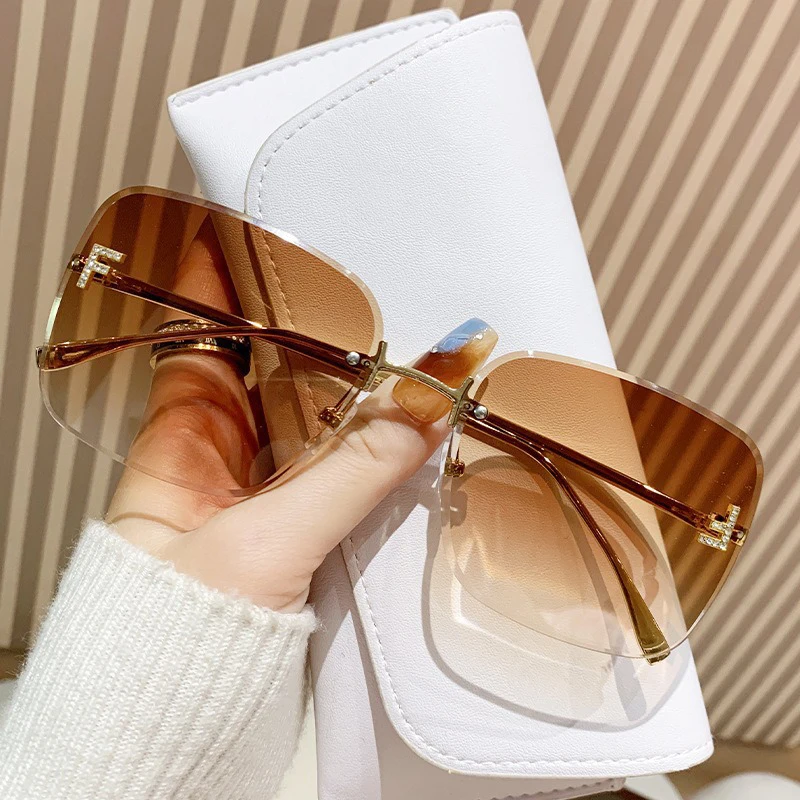 ربيع جديد جديد المعادن بدون شفة النظارات الشمسية الفاخرة الاتجاه نظارات حرف F الماس مرصع مربع كبير إطار النظارات الشمسية الإناث