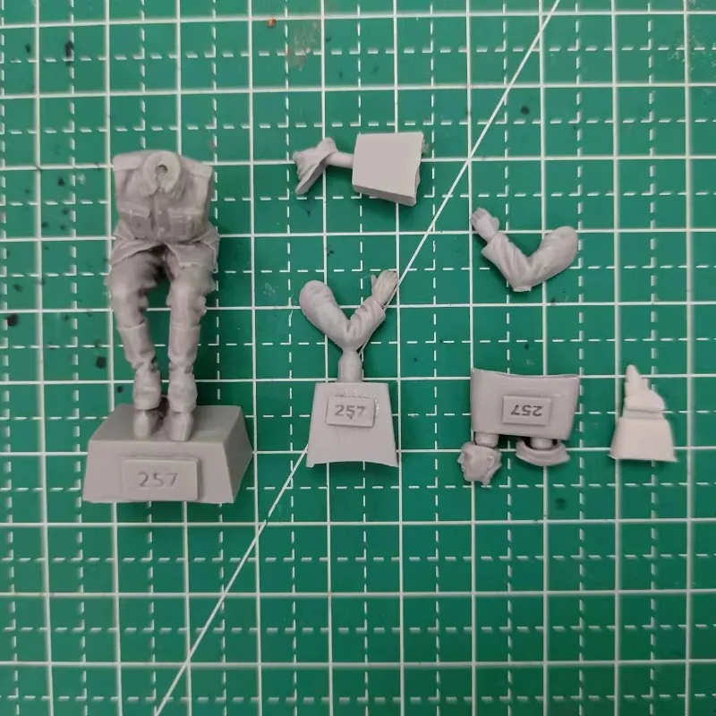 1/35 Scale Resin Cast Figure Model Kit Historical Military Miniatures Driver Soldier 1 person Unassembled Unpainted Diorama 614X