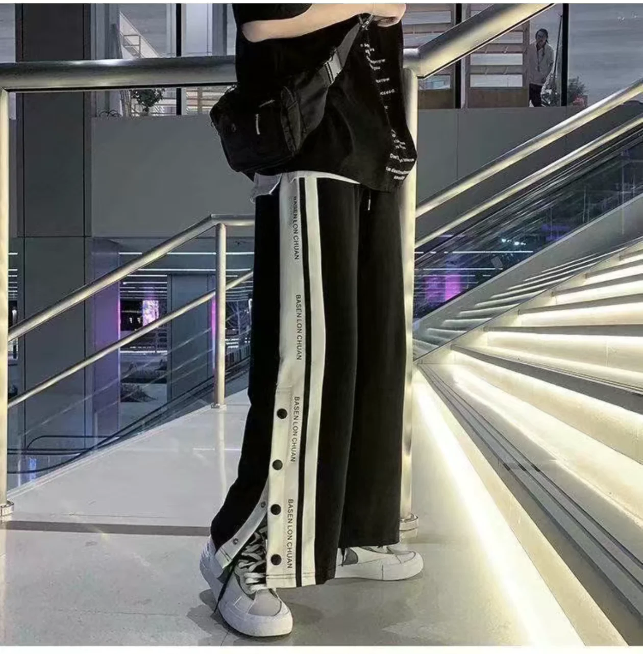 Pantalones de chándal de pierna ancha Harajuku para hombre y mujer, ropa de calle de gran tamaño, pantalones holgados con botones laterales,