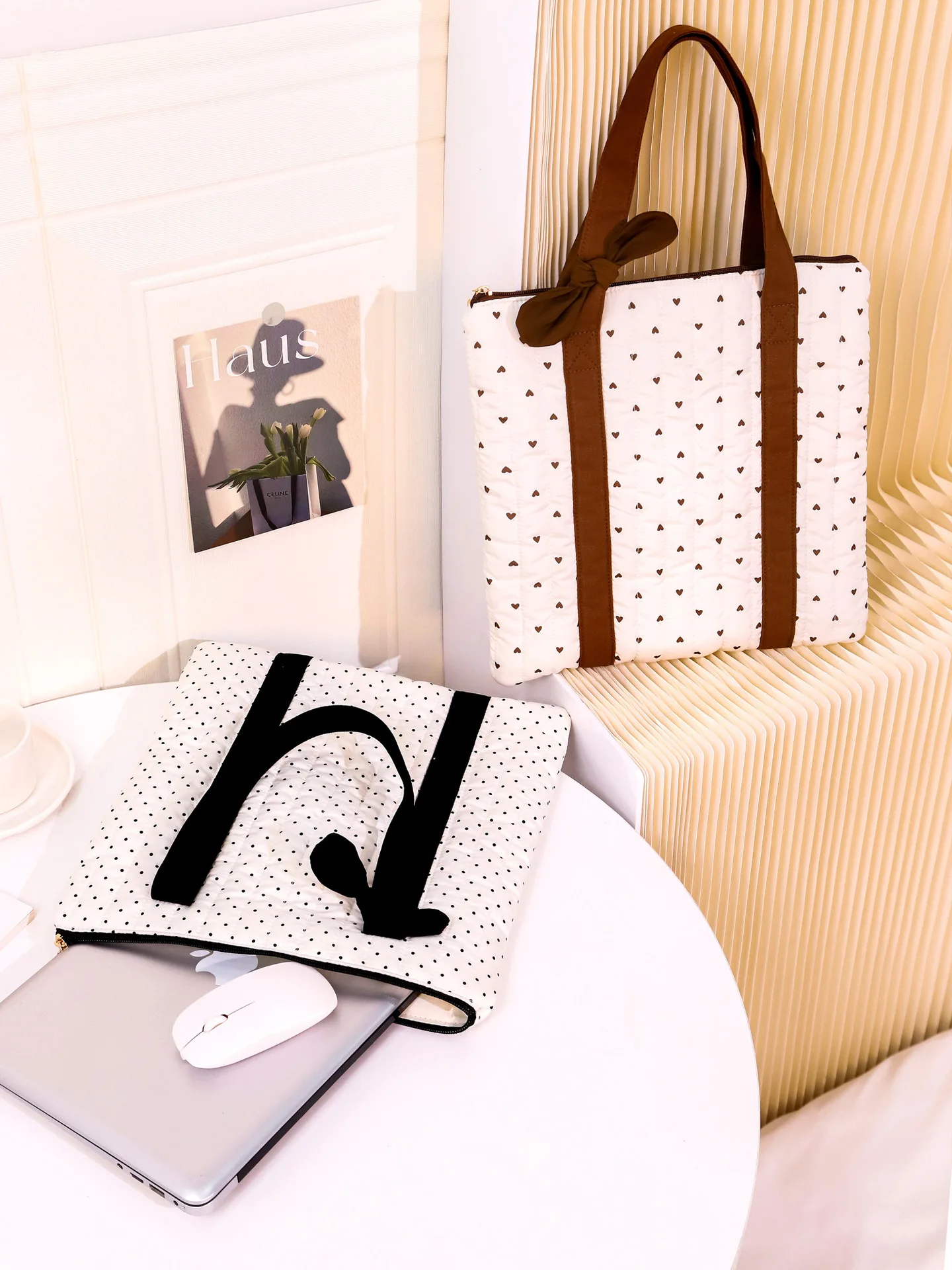 1 Korean-style light and elegant simple heart-shaped handbag with quilted cotton vertical stripes, suitable for carrying a lapto
