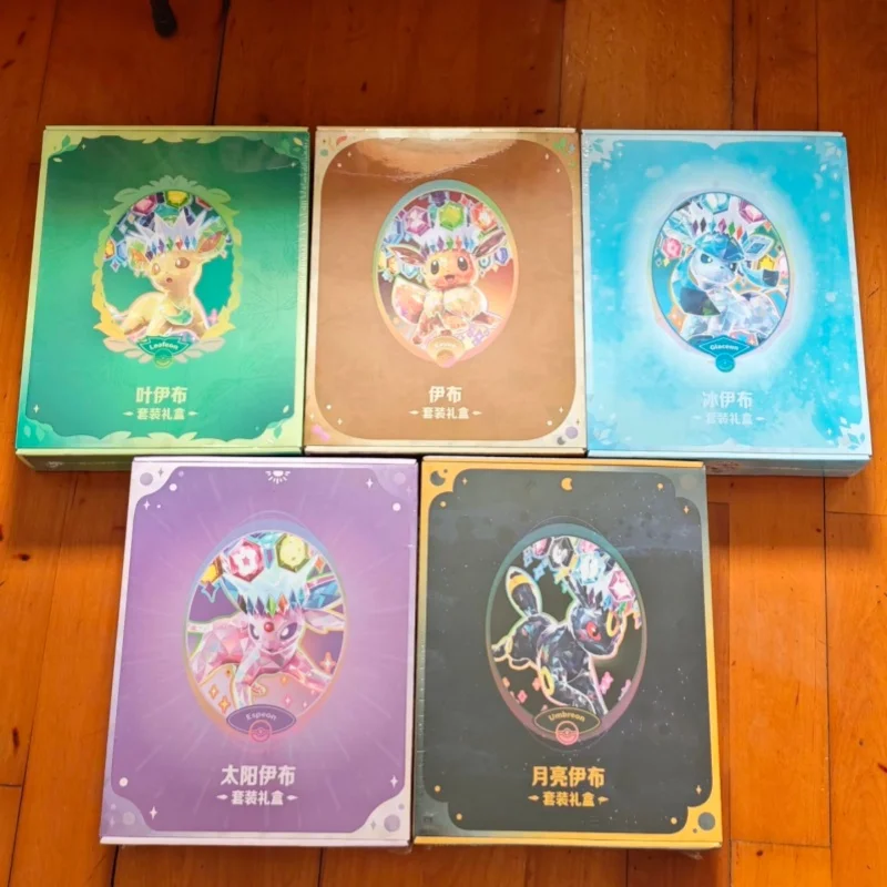 Nouvelle Arrivée Boîte Cadeau de Cartes à Collectionner Pokémon Originales Évolutions d'Eevee PTCG, Classeur Thème Réunion Terastal, Protège-cartes Art