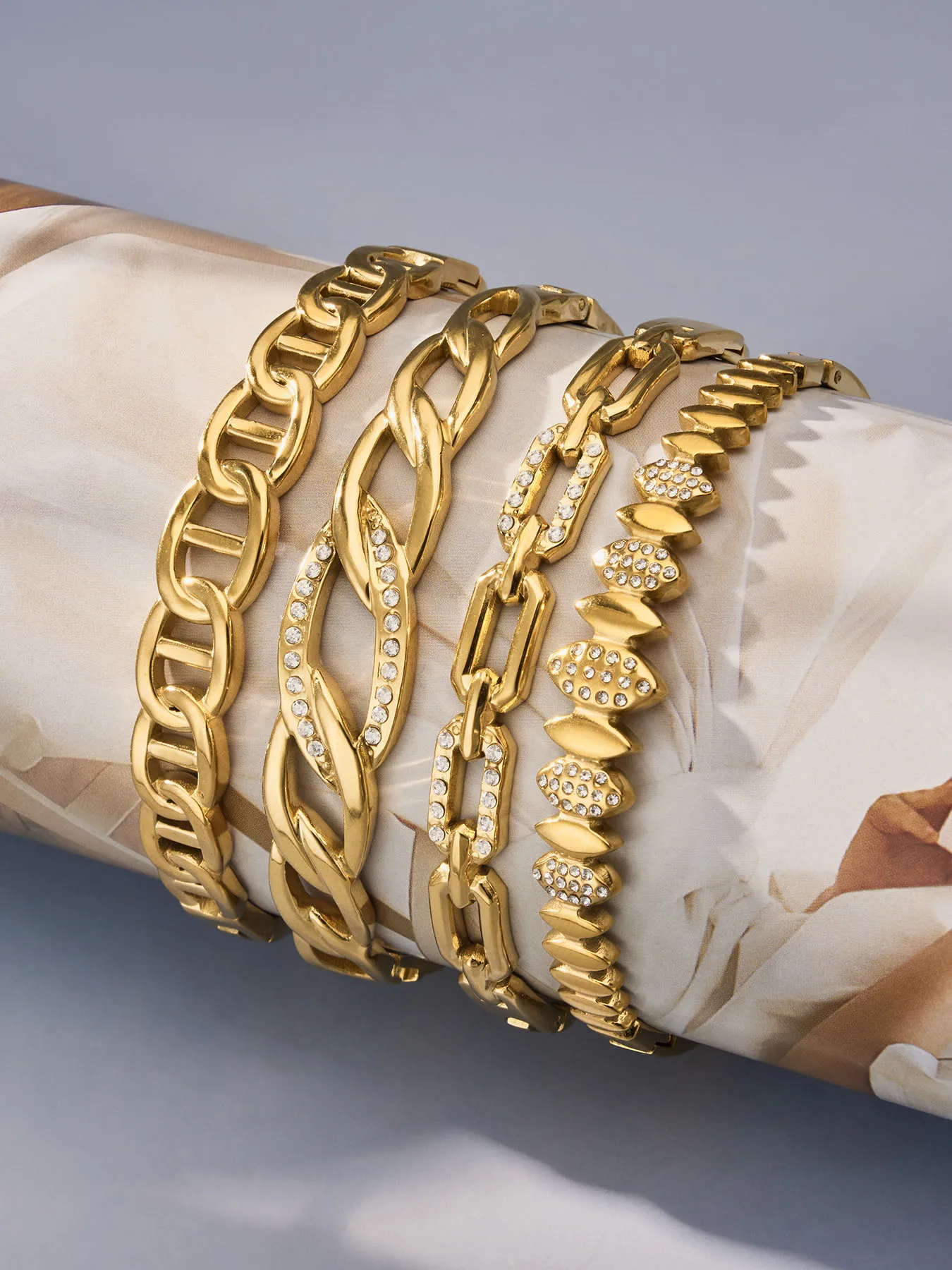 Zierliche Edelstahl-Armreifen für Frauen 18k Vergoldete Verschlungene Armreifen Armbänder Geometrisches Ästhetisches Armband – Detail 11