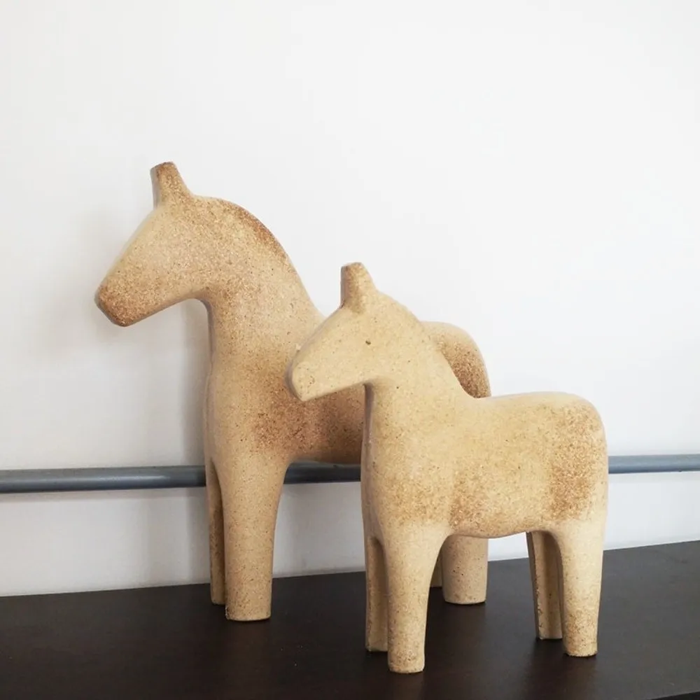 Handmade Wooden Horse Farmhouse Style DIY Drawing Unpainted Horse Statue Vintage Carved Design Painting Horse Figure