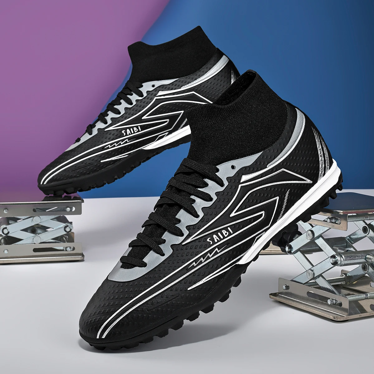 

Professional football shoes are lightweight, breathable, TF nail anti slip, suitable for outdoor football training matches