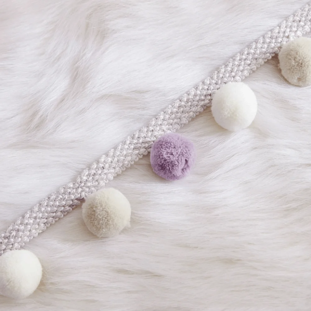 

Лента-тесьма для декора: 25 м, 3 см, с помпонами, ширина 5 см, для окантовки скатертей, подушек, рукоделия