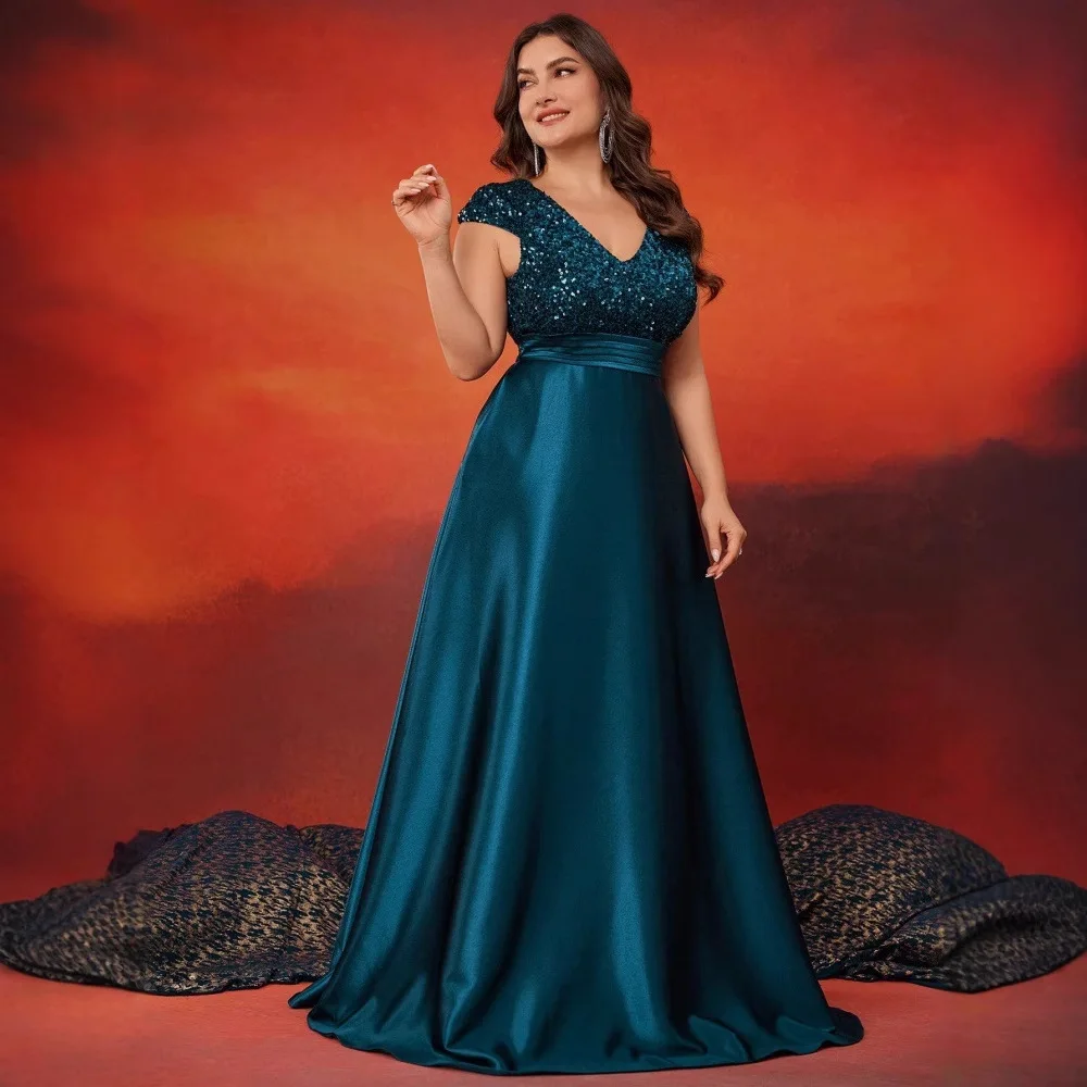 Abito da donna lungo in raso lucido con scollo a V, maniche corte a cappuccio, busto con paillettes glitterate, vita arricciata e strascico, per matrimoni in chiesa africana
