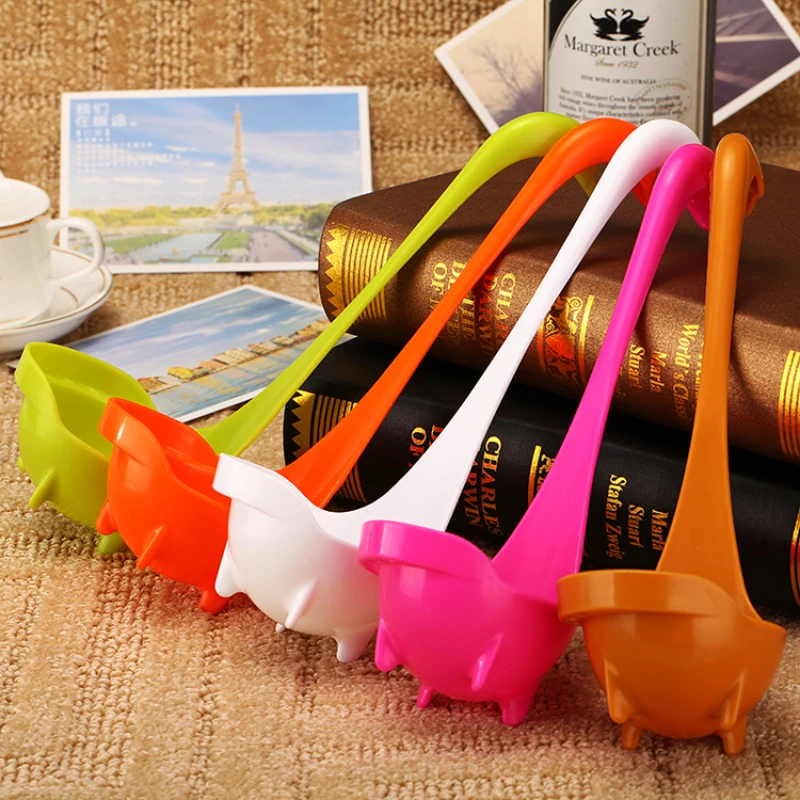 Hot Sale Food Grade PP Plastic Solid Color Strainerable Spoon Creative Swan Style Long Handle Big Soup Spoon Kitchen Tableware