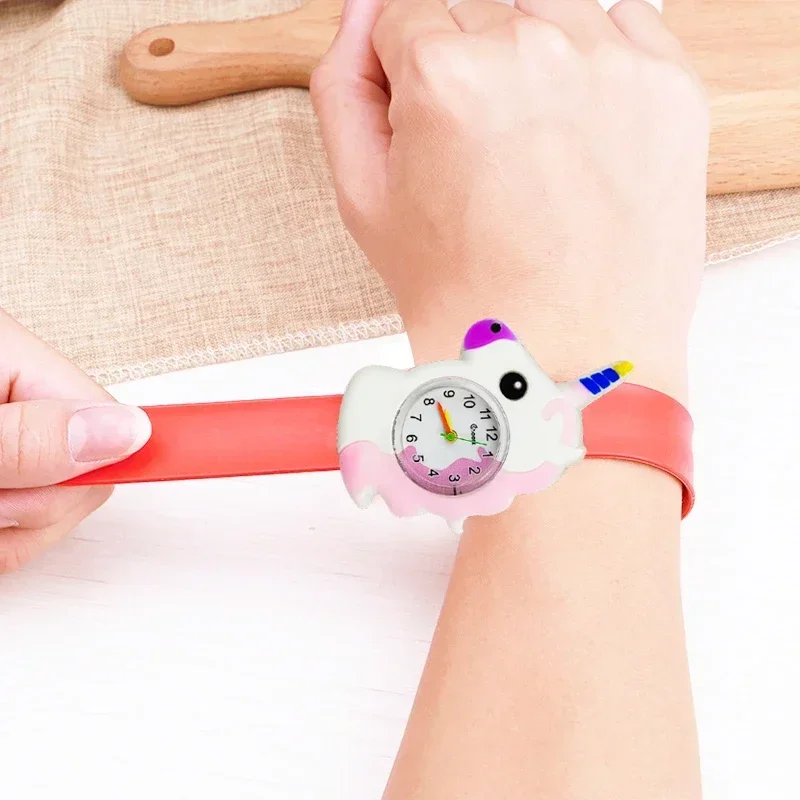 Montres de dessin animé pour enfants, horloge pour garçons et filles, jouets pour bébés, cadeaux d'anniversaire et de Noël, vente en gros, 10 pièces par lot