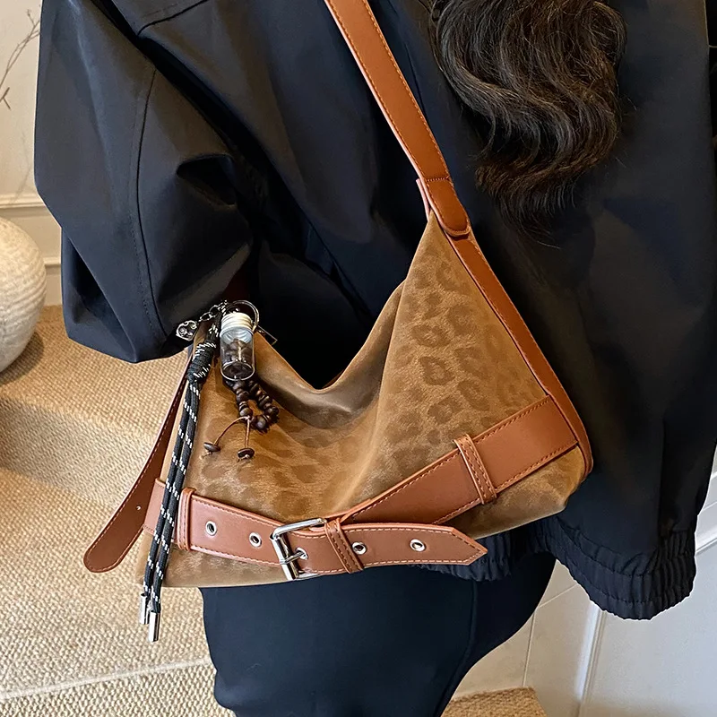 

2025 Autumn and Winter New Versatile Single Shoulder Armpit Bag Super Fire Retro Niche Leopard Print Bag Women's Commuter Bag