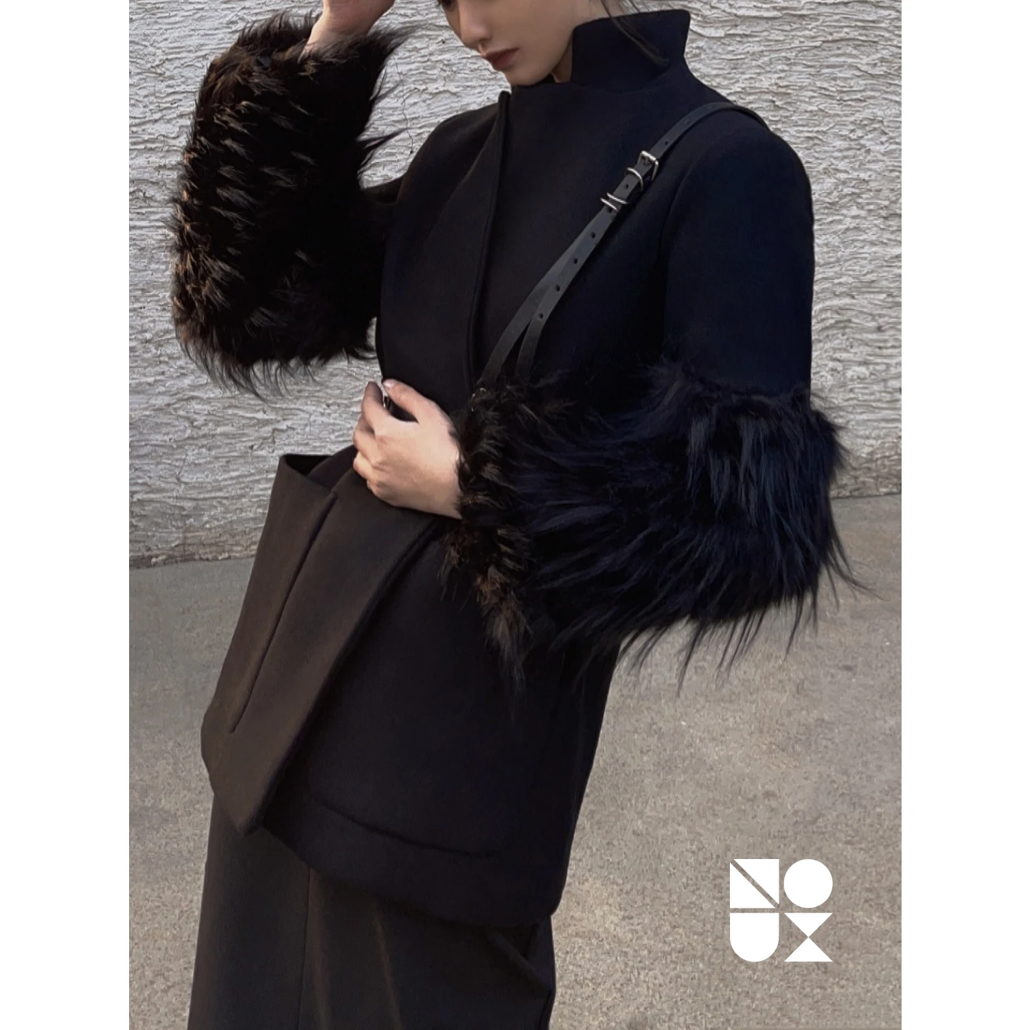 

Женское зимнее пальто NOUX Punk Sle Spliced Fur Svel с меховыми вставками, черное, из искусственной кожи, с поясом, в стиле уличной моды